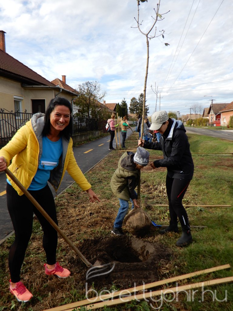 Közösségi faültetés Berettyóújfaluban 43